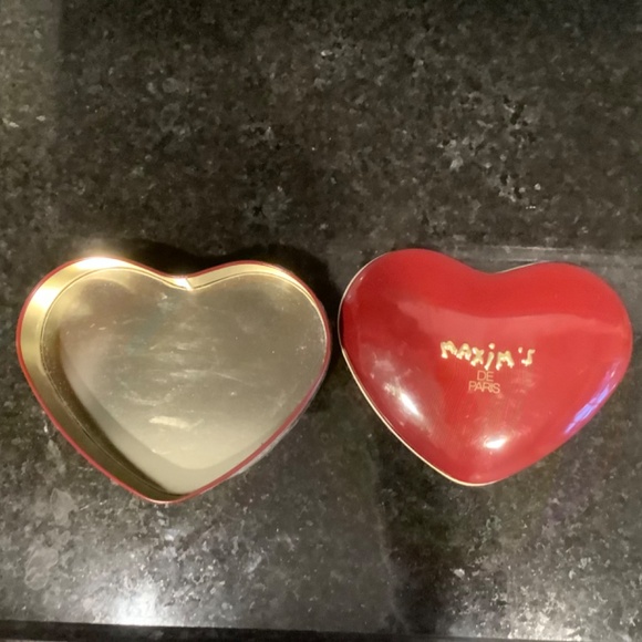 Maxim's De Paris Red Heart Tin with Lid - Picture 3 of 4
